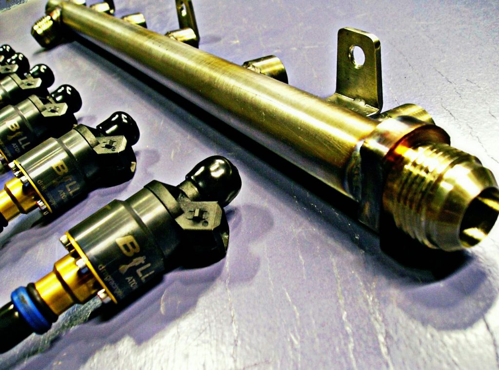 Custom fuel rail (2) Soara Performance